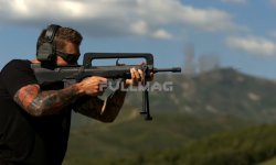 Штурмовая винтовка FAMAS против LG G4